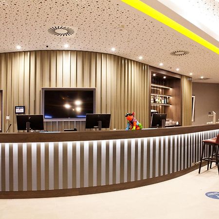 Hampton By Hilton Munich Airport South Hotell Hallbergmoos Exteriör bild