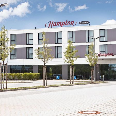 Hampton By Hilton Munich Airport South Hotell Hallbergmoos Exteriör bild