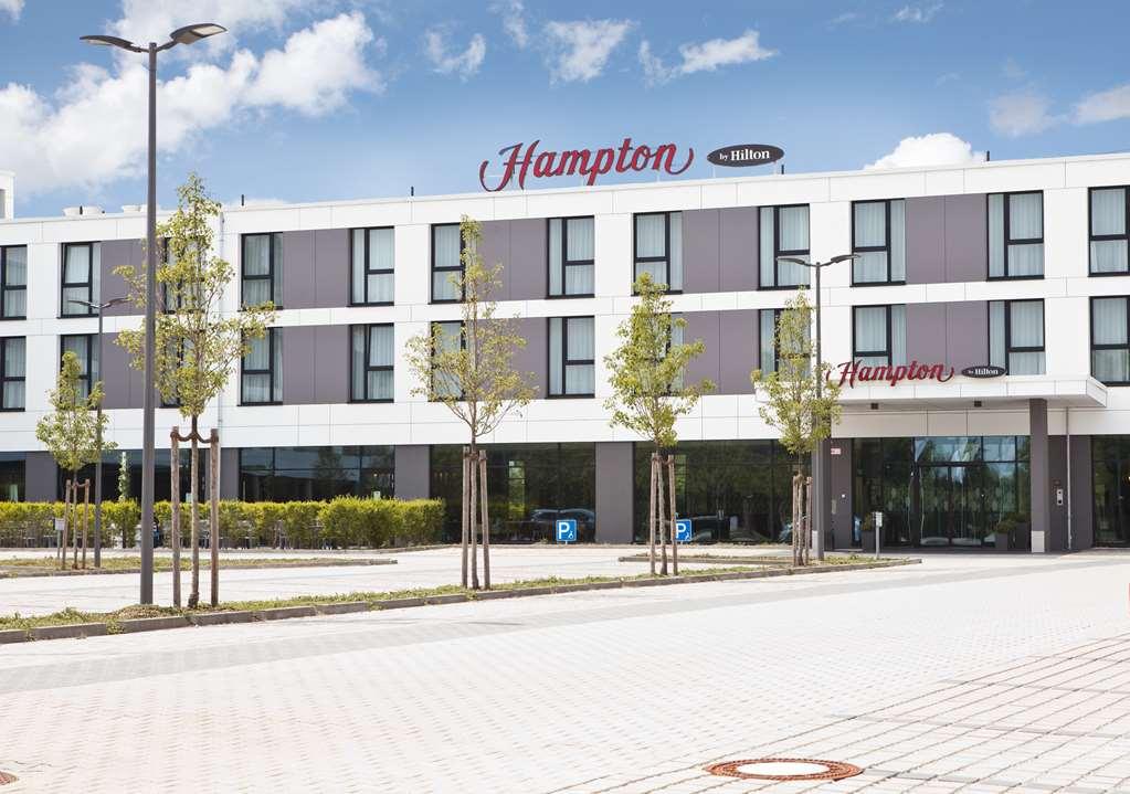 Hampton By Hilton Munich Airport South Hotell Hallbergmoos Exteriör bild