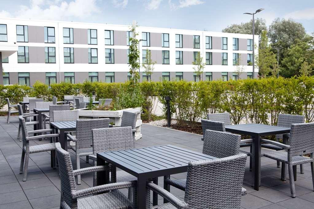 Hampton By Hilton Munich Airport South Hotell Hallbergmoos Restaurang bild