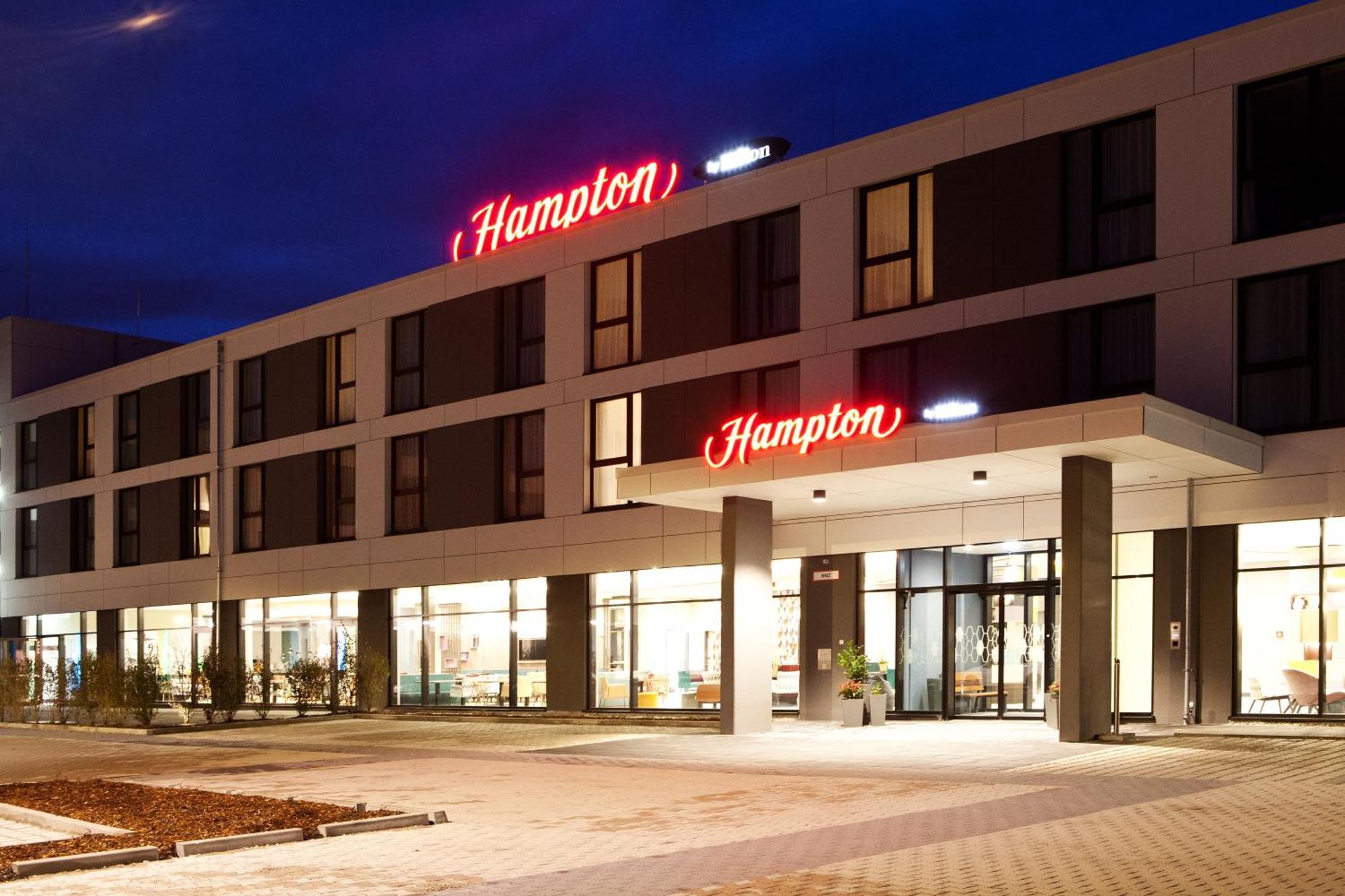 Hampton By Hilton Munich Airport South Hotell Hallbergmoos Exteriör bild