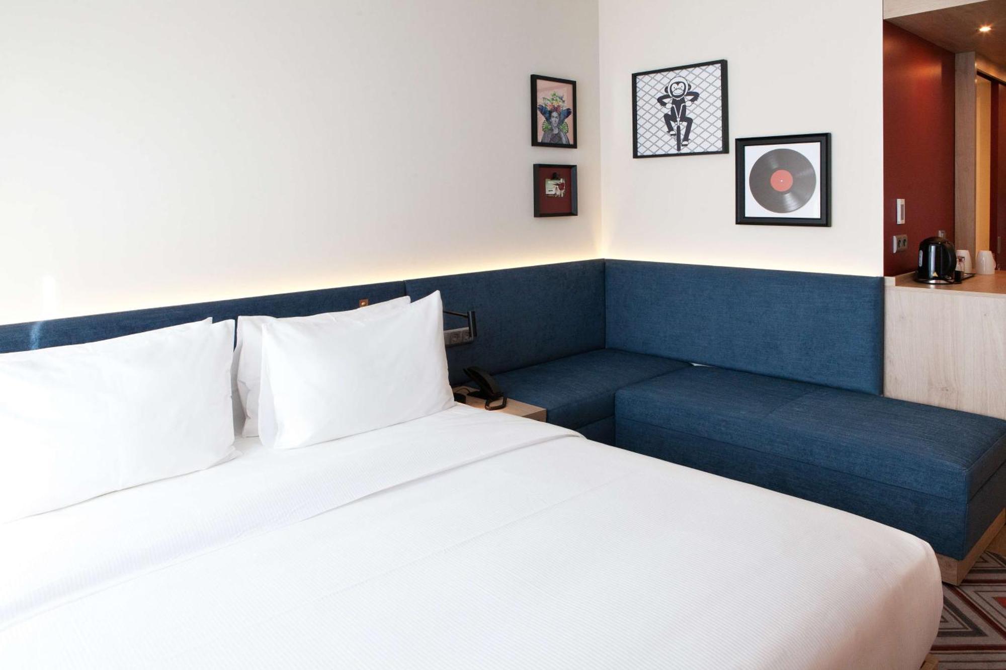 Hampton By Hilton Munich Airport South Hotell Hallbergmoos Exteriör bild