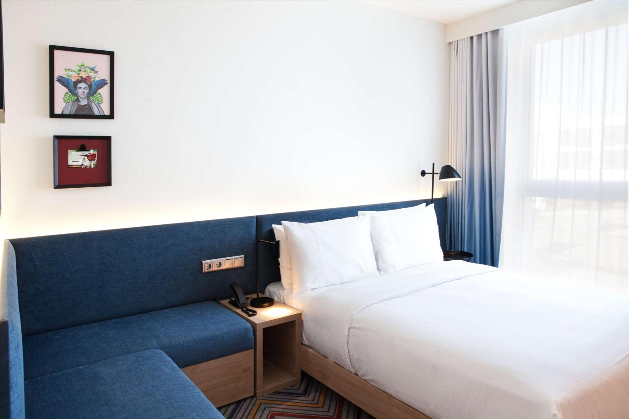 Hampton By Hilton Munich Airport South Hotell Hallbergmoos Exteriör bild