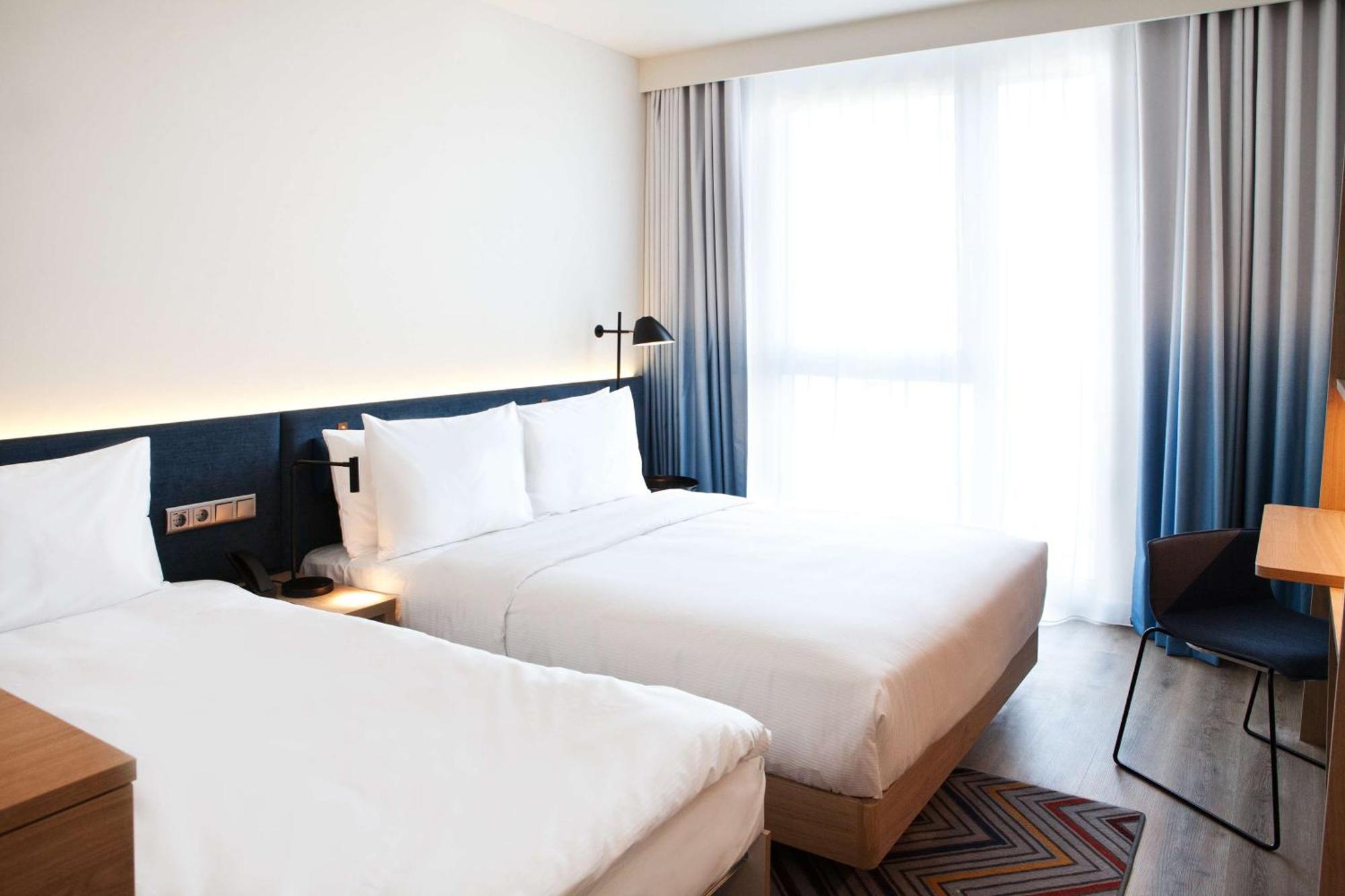 Hampton By Hilton Munich Airport South Hotell Hallbergmoos Exteriör bild